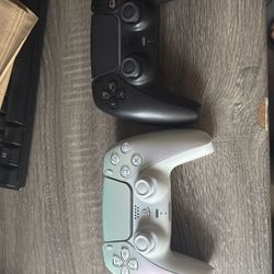 2 Ps5 Controllers 