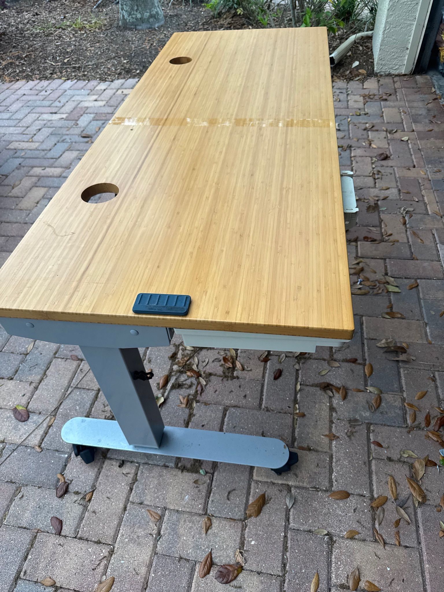 Sit-stand desk, electric