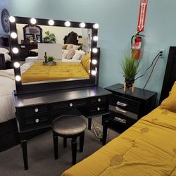 SALE!!! Vanity Set With Lights & Charging Ports