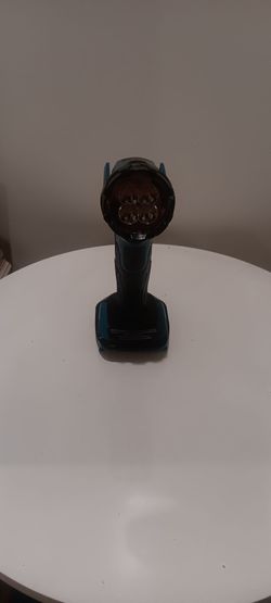 Makita 18V LXT Lithium-Ion Cordless LED Flashlight (Tool Only). Only used it once.  $40 OBO