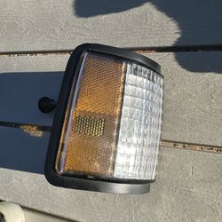 86-88 Monte Carlo  LS Corner Light 