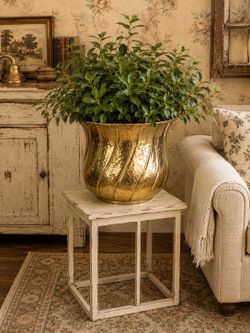 Vintage Hammered Brass Swirl Planter.     102