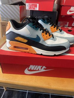 Nikes Nuevos Size 8.5 Hombres 10 Mujeres
