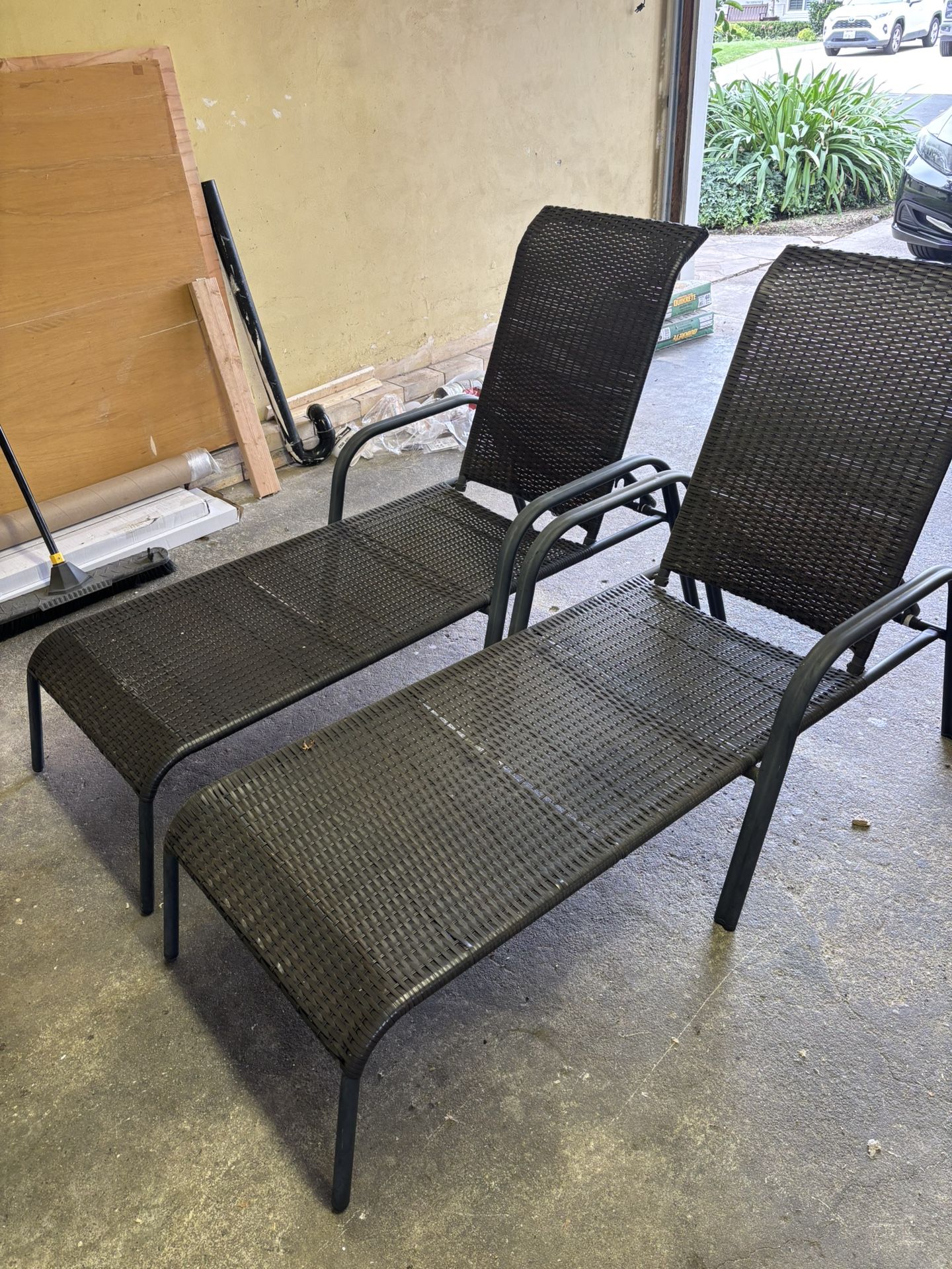 2 Lounge Chairs + Umbrella