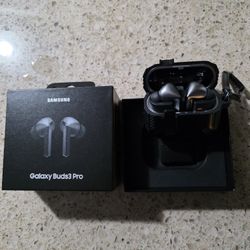 Samsung Bud 3 Pro silver with case