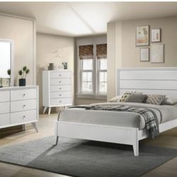 Brand New White Modern Style 4pc Queen Bedroom Set (Available In California & Eastern King)