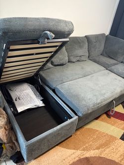 Sectional Couch w/storage and pull out