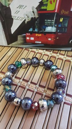 Unisex naked eye stretchable bracelet