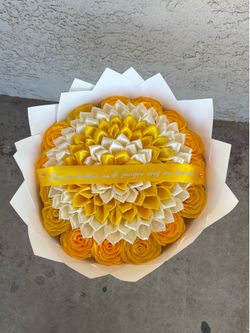 Yellow eternal bouquet