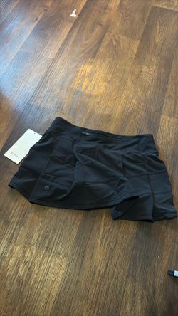 Lululemon skirt NEW size 6