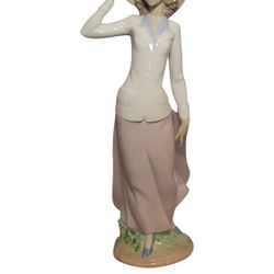 Lladro Breezy Afternoon Figurine Sculpture 