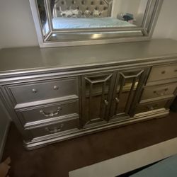 King Size Bedroom Set No Mattress 
