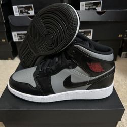 Air Jordan 1 Mid 'Shadow' Black Red Grey 554725-096 Size 5Y Brand New