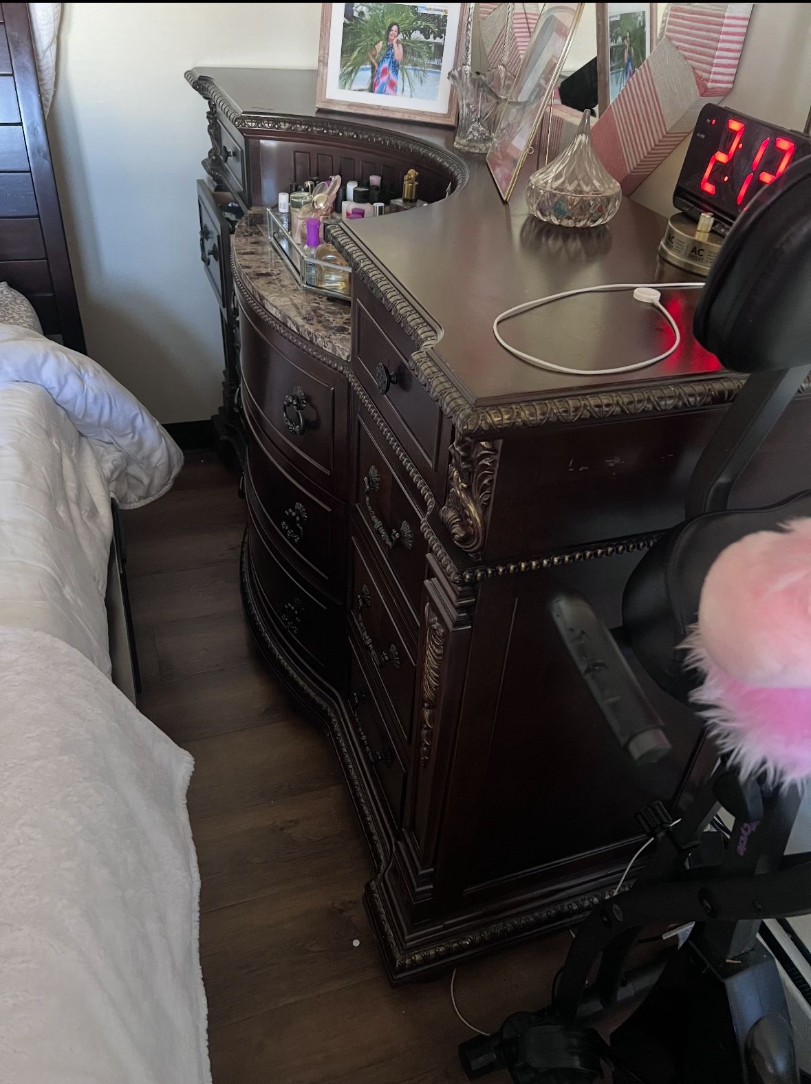 Elegant Solid Wood Dresser- 350$ Excellent Condition