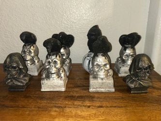 Skull and Skeleton Gothic Halloween Figures Set