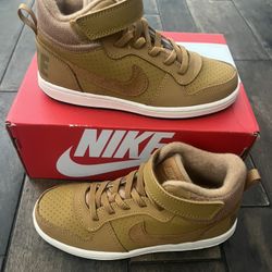 Nike Court Borough Mid 