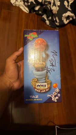 Basketball figures from new arena game