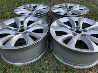 2012 Hyundai Genesis 17 inch oem rims