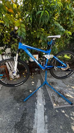 2010 Trek Fuel EX 5 MTB 26" Tires  16.5" frame Small / Medium