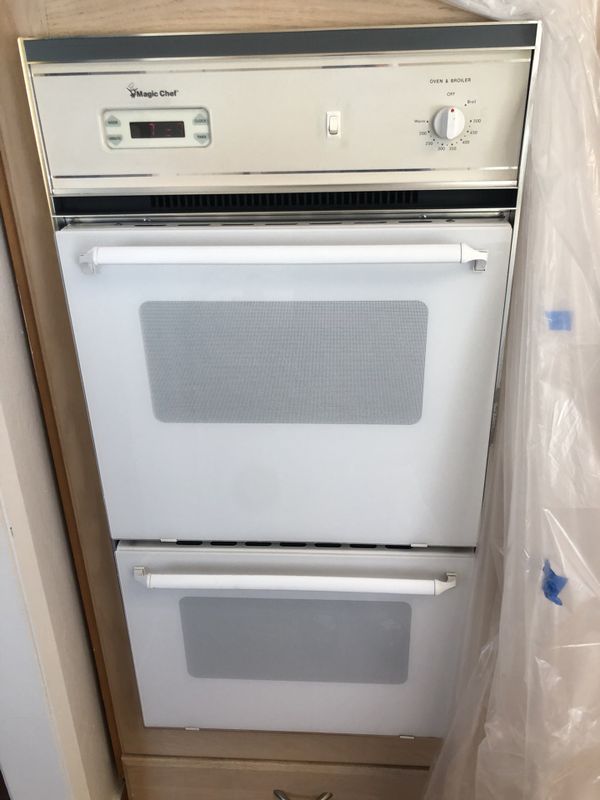 Magic chef double wall oven broiler 24inch GAS for Sale in Burbank, CA