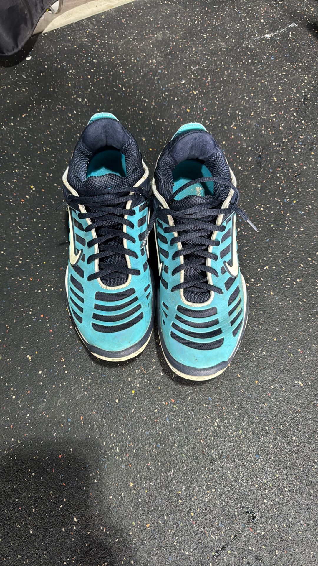 Men’s 8 Nikes