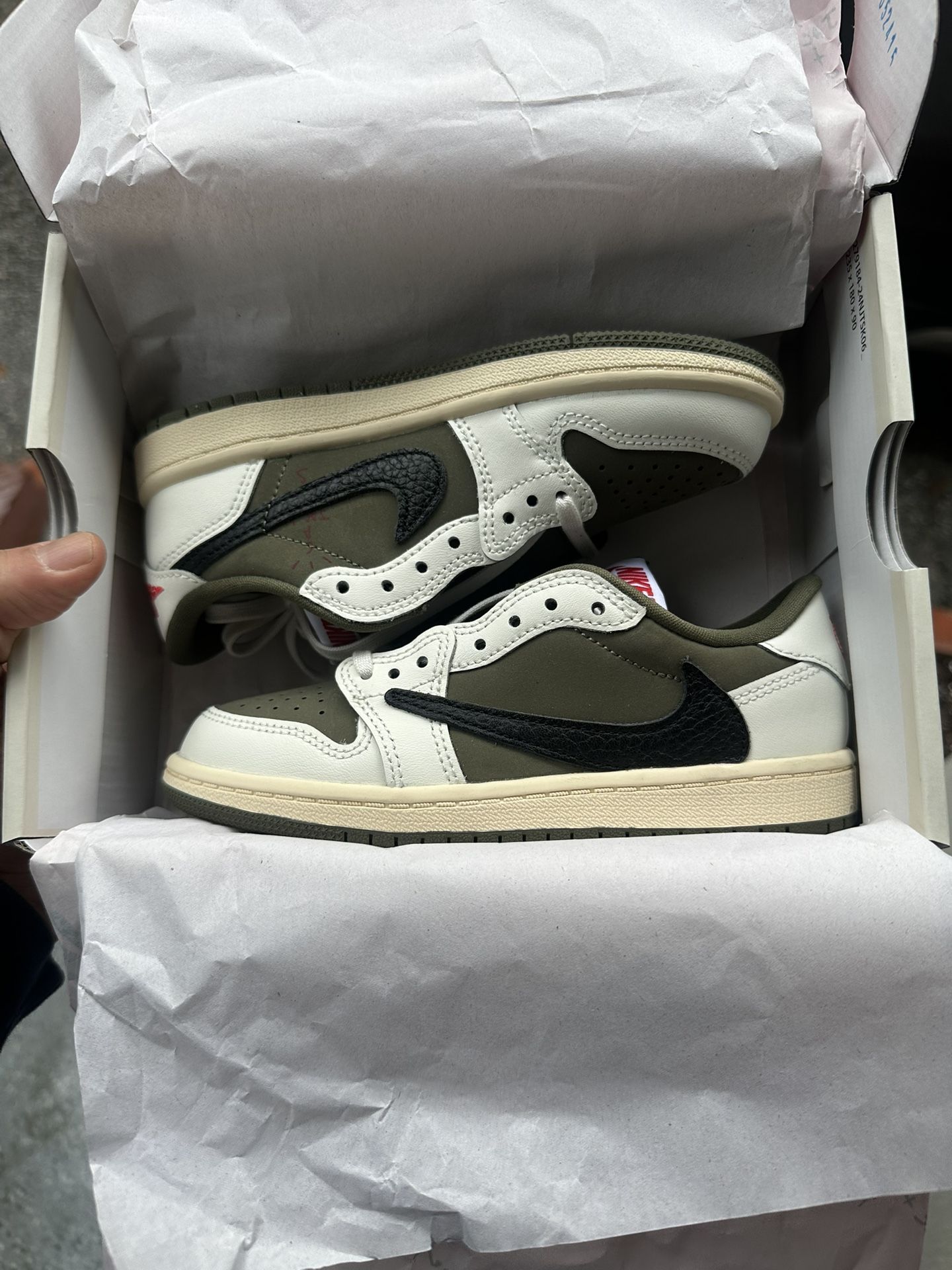 Travis Scott “medium Olive” 10c