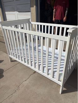White crib and mattress