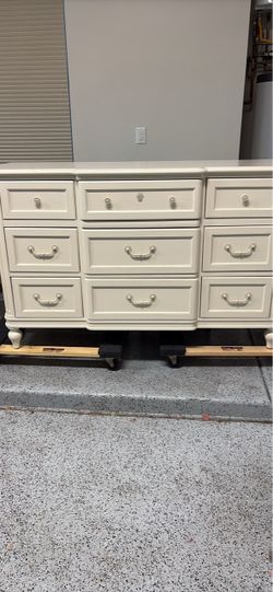 Girls Dresser