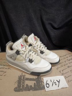 Jordan 4s size 6 1/2 Y