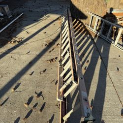28ft Fiberglass Ladder