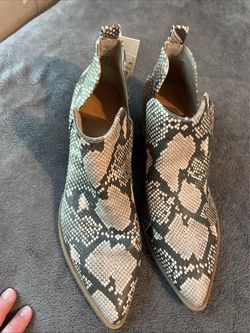 Universal thread women’s Cari snake print cut