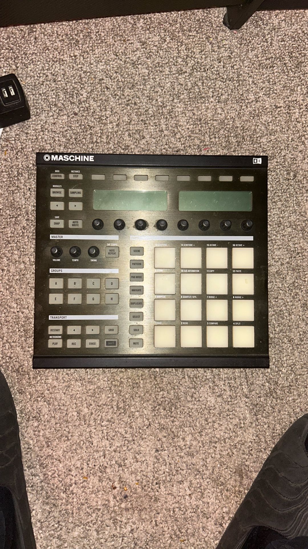 Native Instruments Maschine MKI MIDI Controller