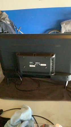 32” ONN ROKU TV USED