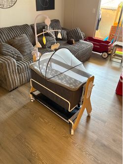 Mobile baby bassinet