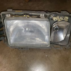87 - 93 W201 190E 190D Right Headlight Passenger Side