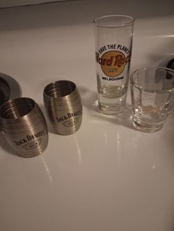 Two jack Daniel's #7shot glasses 2 hard rock café shot glasses