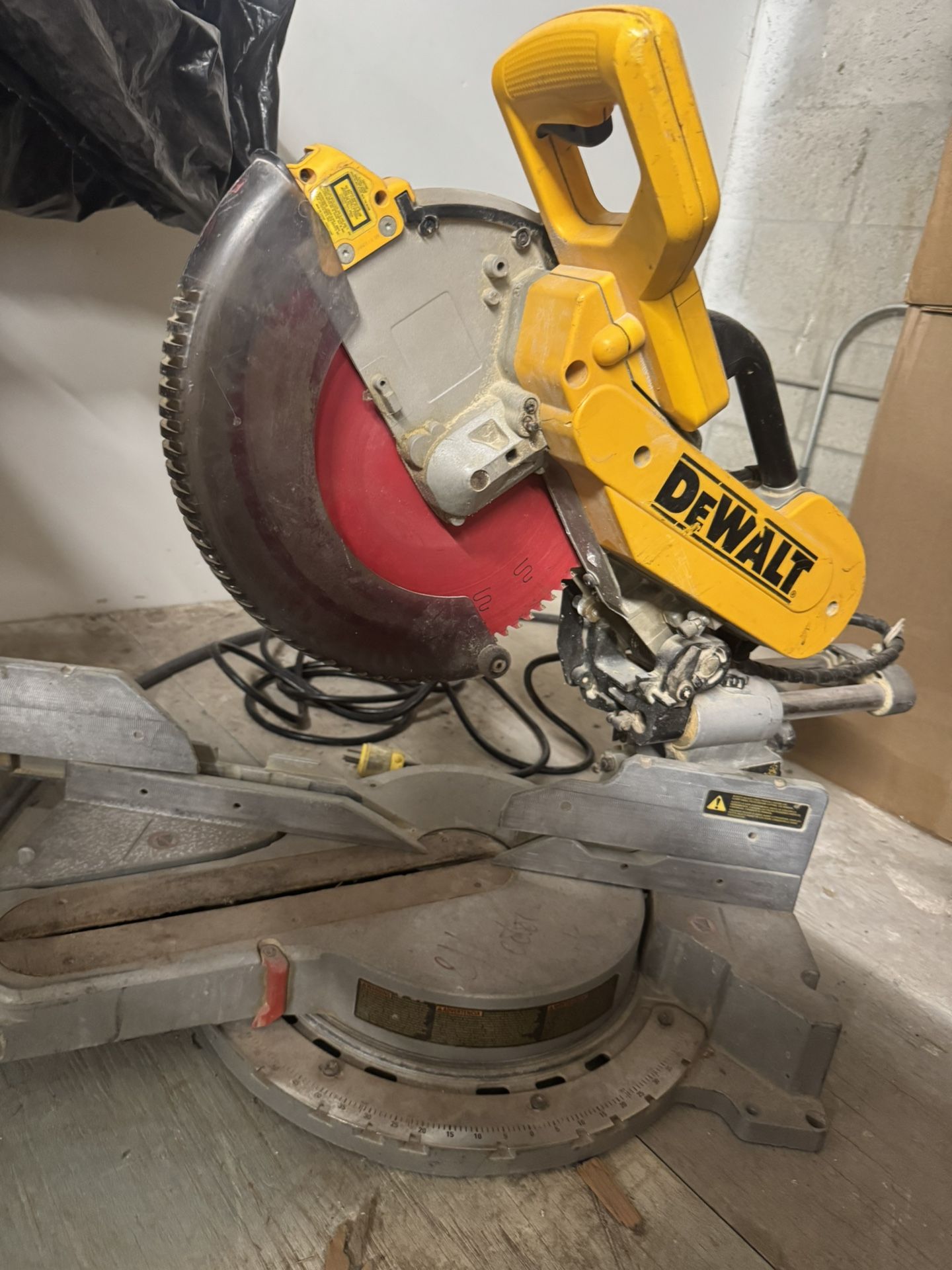 Delwalt Saw . Siera Para cortar