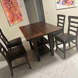 Dining Table In Wood. FIRM AND FUNCTIONAL