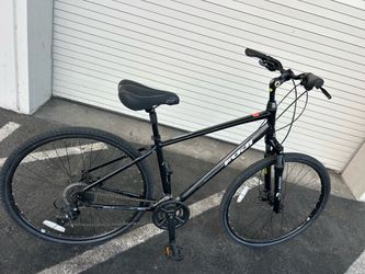 The Fuji Crosstown 1.3   Mountain Bike 16 Speed