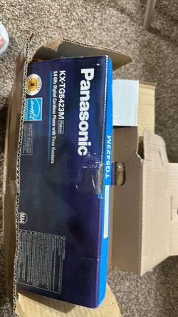 Panasonic TG5423M Cordless Phone with three handsets