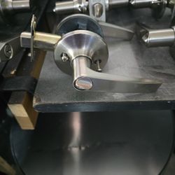 17 Door Handle Sets, complete with all SS Hinges, screws and latch plates