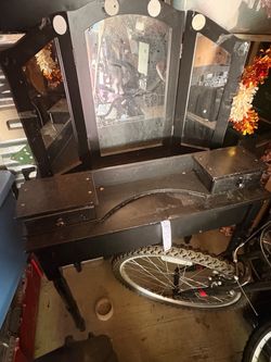 Small vanity table