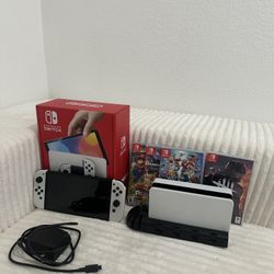 Nintendo Switch OLED Bundle w/ 4 Games – Excellent Condition
