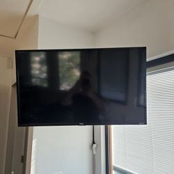 32 Inch TCL Roku TV With Remote