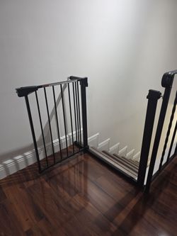 Mumeasy Baby Gate for Stairs, Auto Close Dog Gate for Doorways