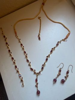 Red and gold necklace set