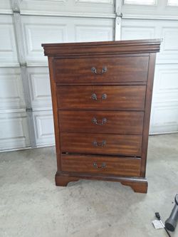Dresser with 5 drawers