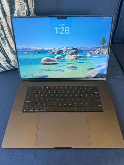 NEW 16" MacBook Pro (M3 Pro, 36GB RAM, 512GB storage)