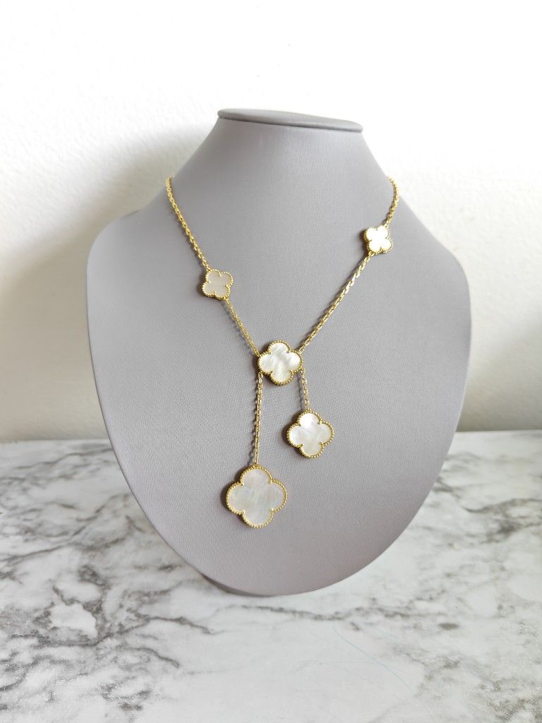 VCA Mother Of Pearl 6 Flower Necklace