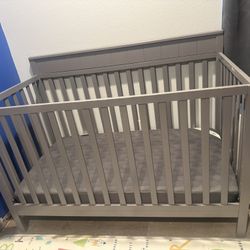 Baby Crib / Toddler Crib